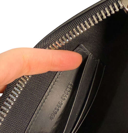 Gucci GG Supreme Clutch Courier Black - Image 4