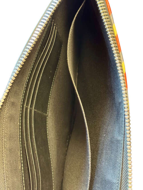 Gucci GG Supreme Clutch Courier Black - Image 3