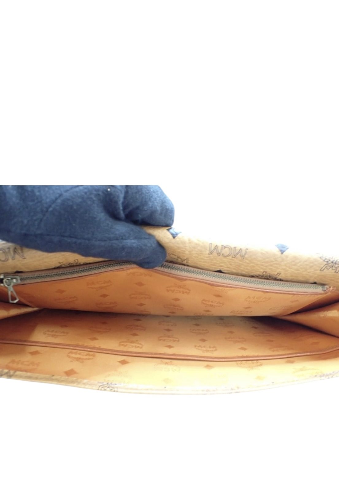 MCM Visetos Clutch - Image 7