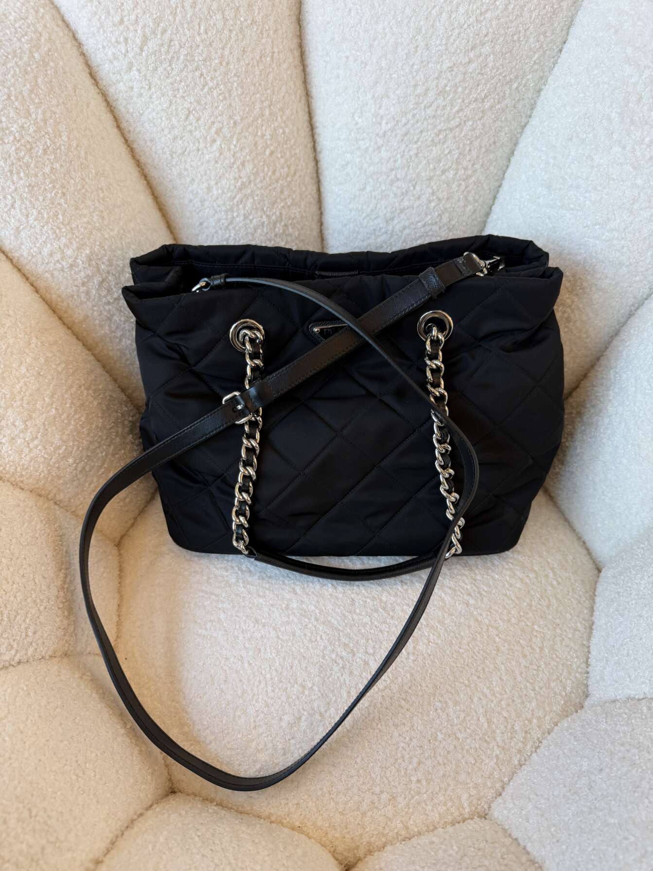 Prada Re-Nylon Mini Bucket Bag με Αλυσίδα – Black - Image 6