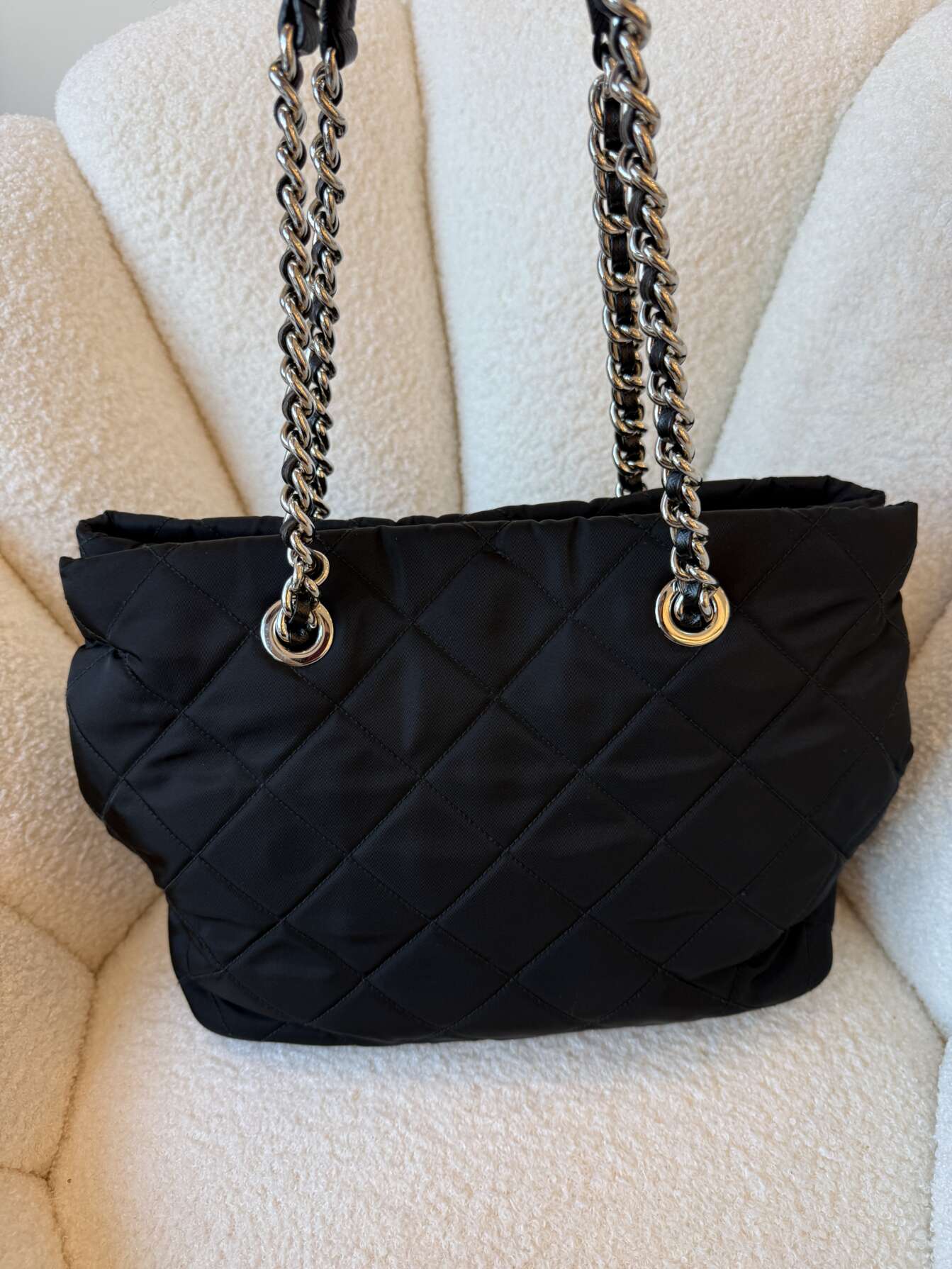 Prada Re-Nylon Mini Bucket Bag με Αλυσίδα – Black - Image 4