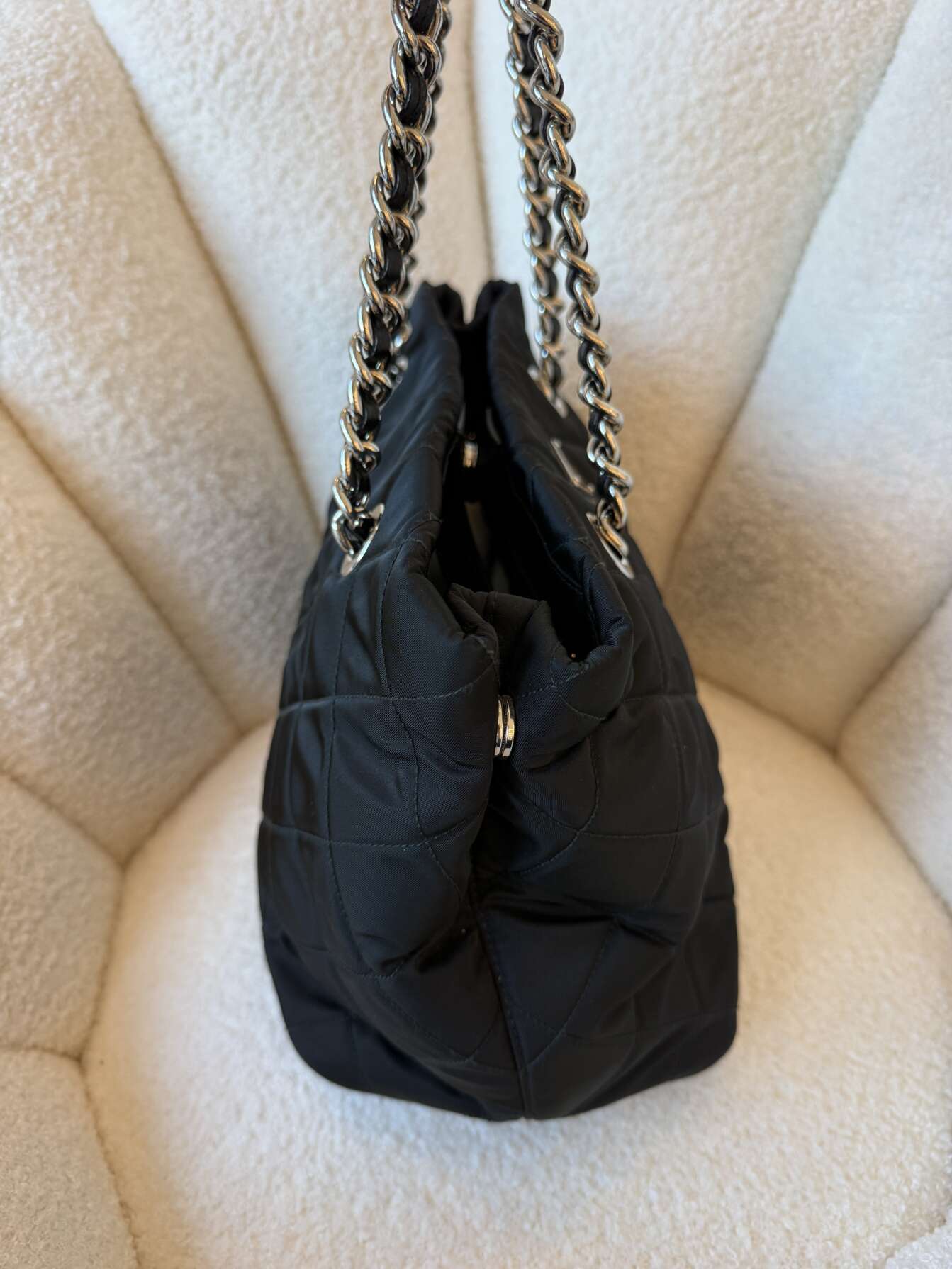 Prada Re-Nylon Mini Bucket Bag με Αλυσίδα – Black - Image 3
