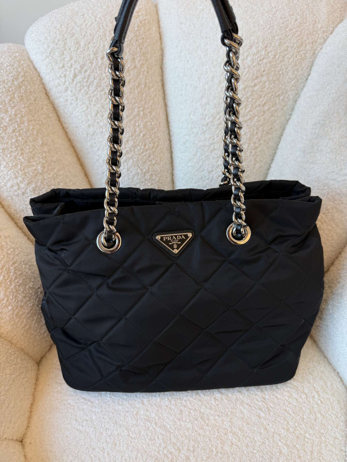 Prada Re-Nylon Mini Bucket Bag με Αλυσίδα – Black - Image 2