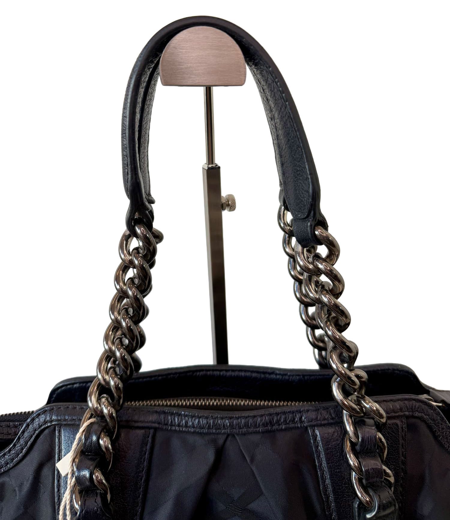 Burberry Check Nylon Τσάντα Ώμου με Αλυσίδα σε Μαύρο - Image 3