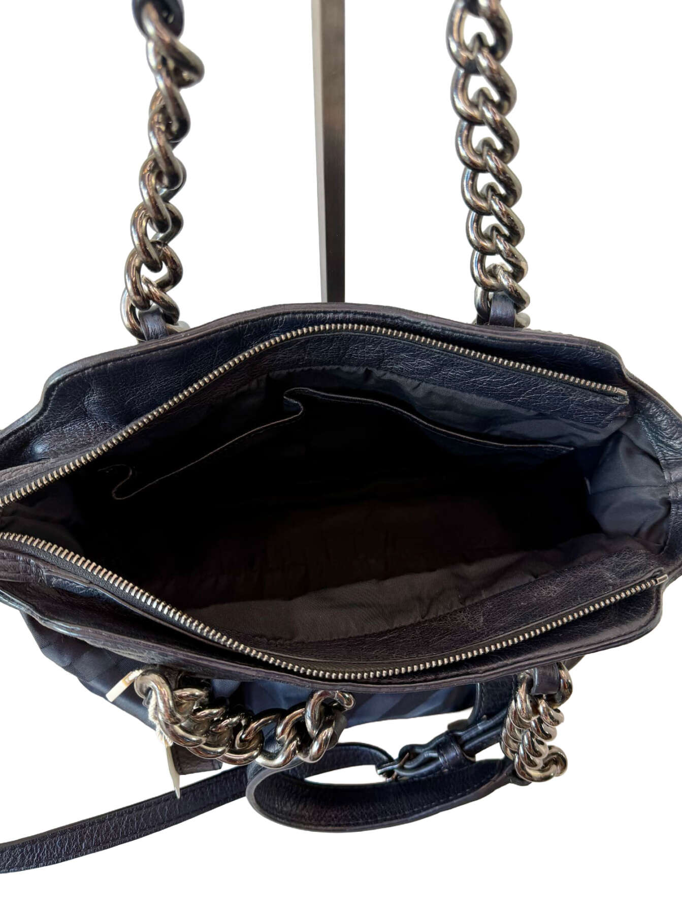 Burberry Check Nylon Τσάντα Ώμου με Αλυσίδα σε Μαύρο - Image 6