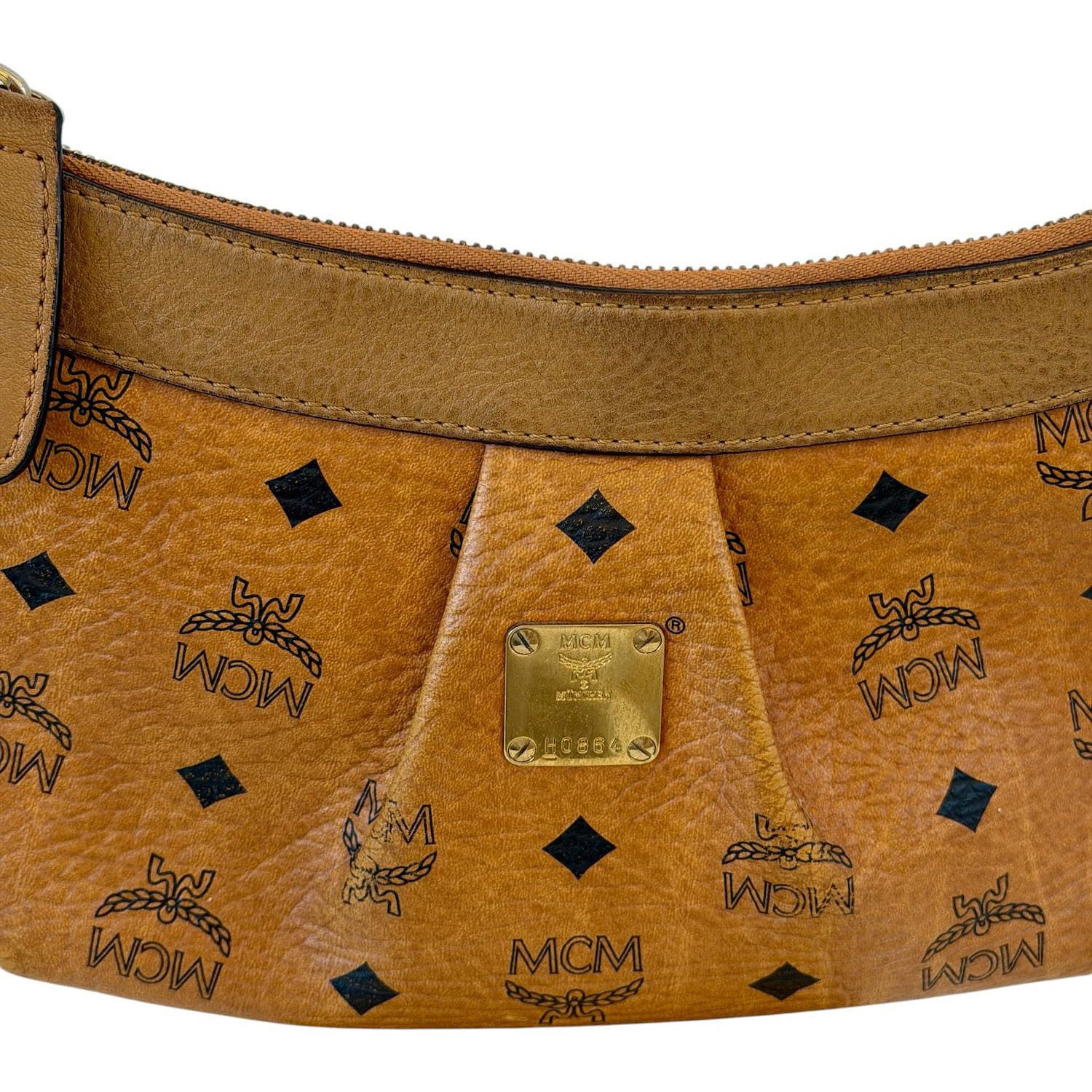 MCM Visetos Baguette Τσάντα Ώμου σε Cognac - Image 4