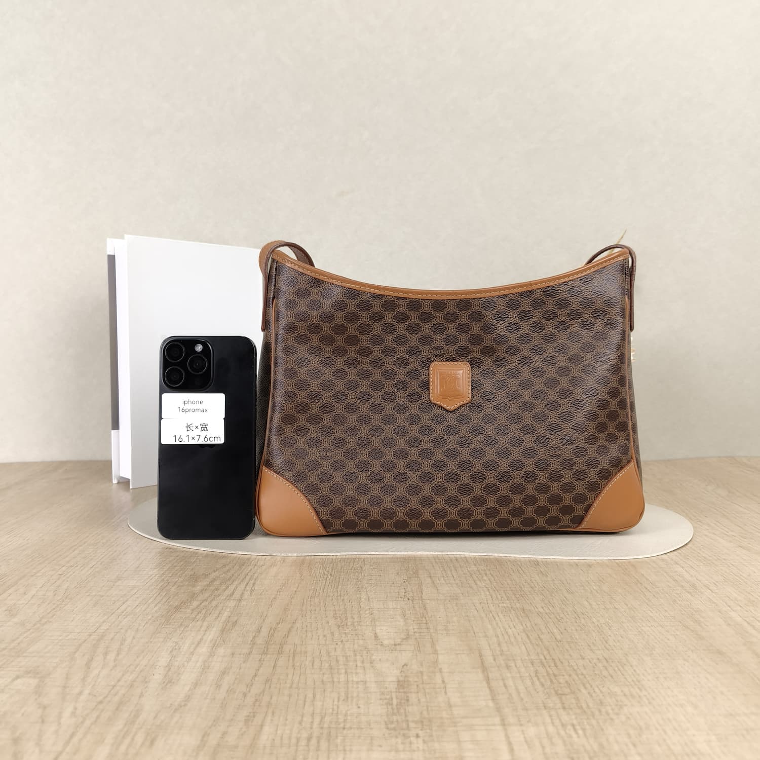 Céline Vintage Macadam Canvas — Καφέ Τσάντα Ώμου με Ταμπά Δέρμα — φωτογραφία 3