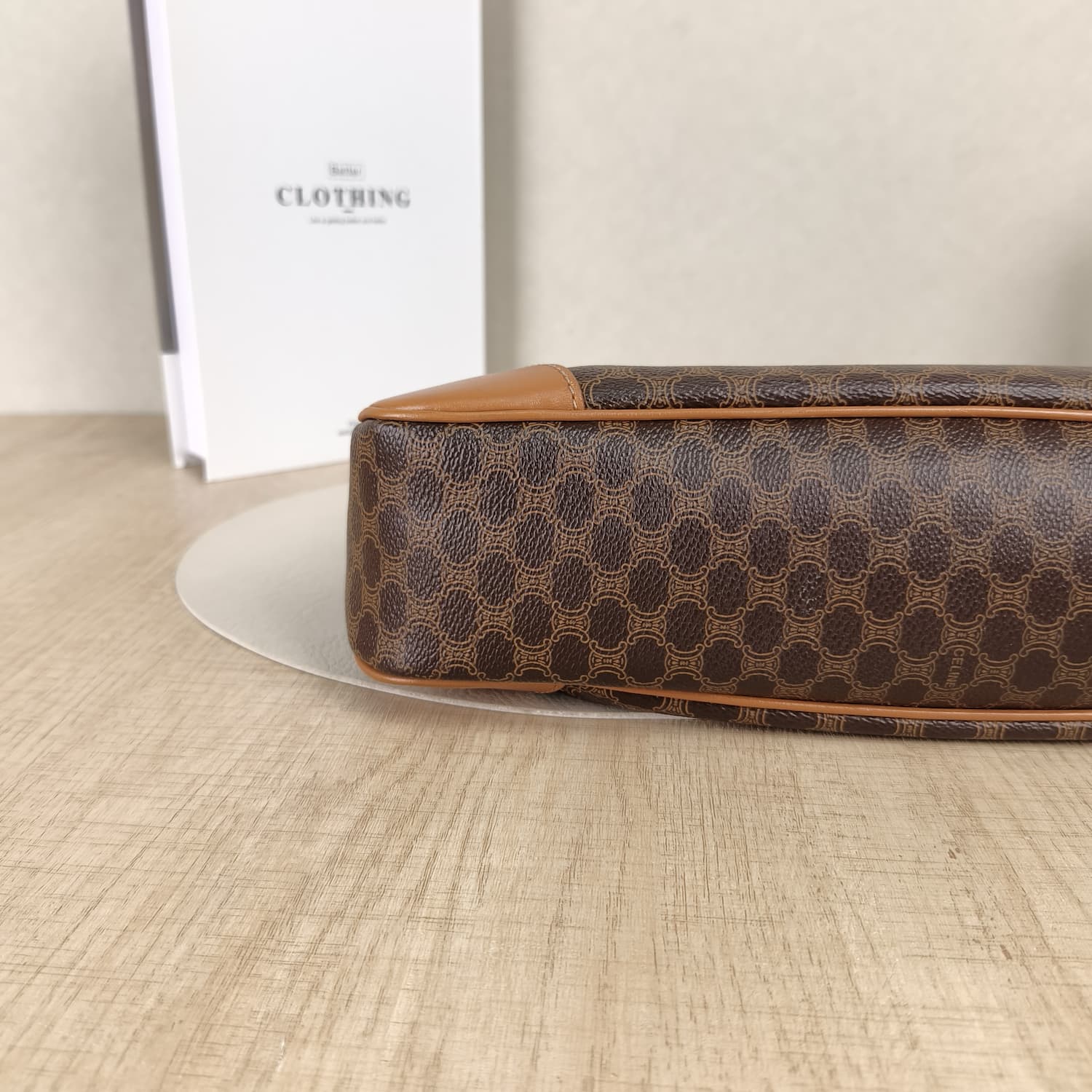 Céline Vintage Macadam Canvas — Καφέ Τσάντα Ώμου με Ταμπά Δέρμα — φωτογραφία 8