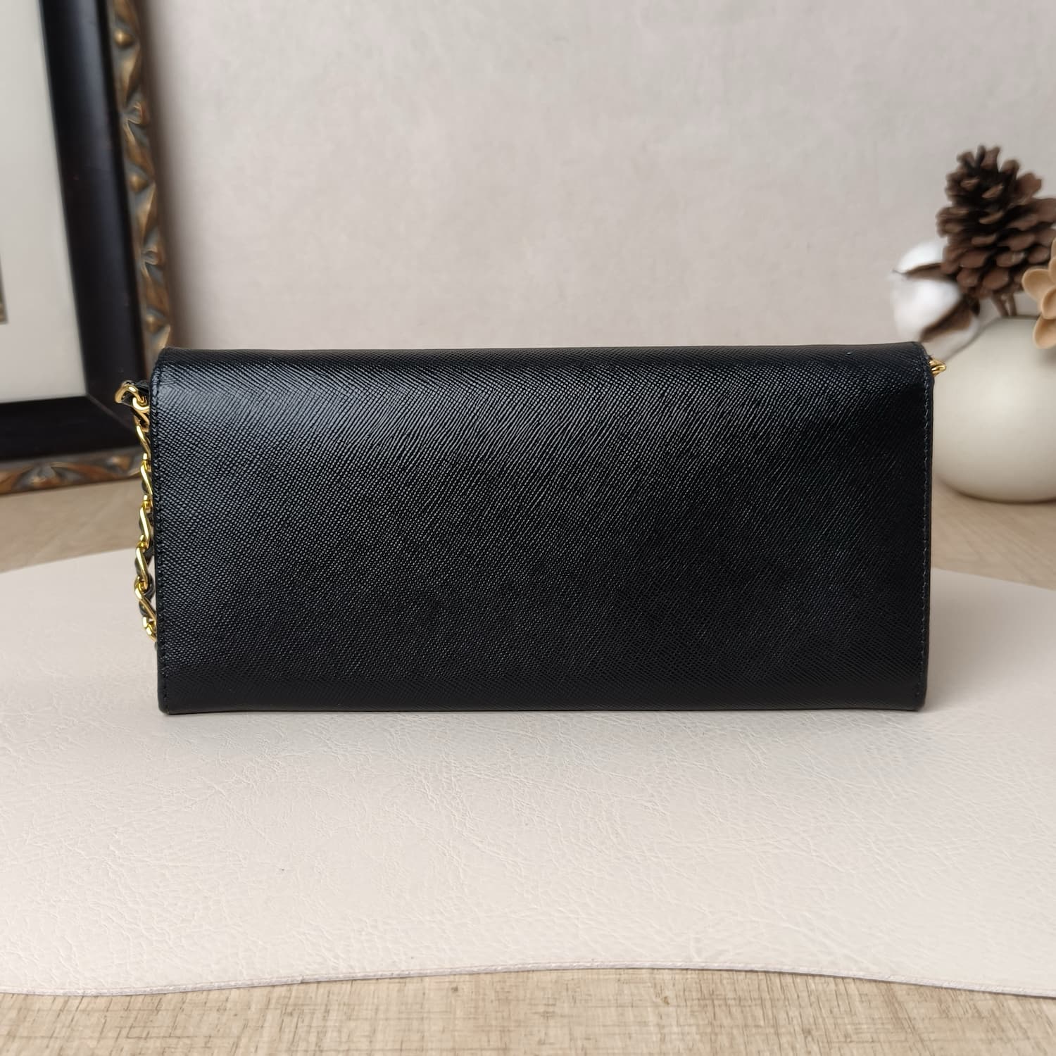 Prada Saffiano Wallet on Chain — Μαύρο Πορτοφόλι-Τσαντάκι με Χρυσή Αλυσίδα — φωτογραφία 3