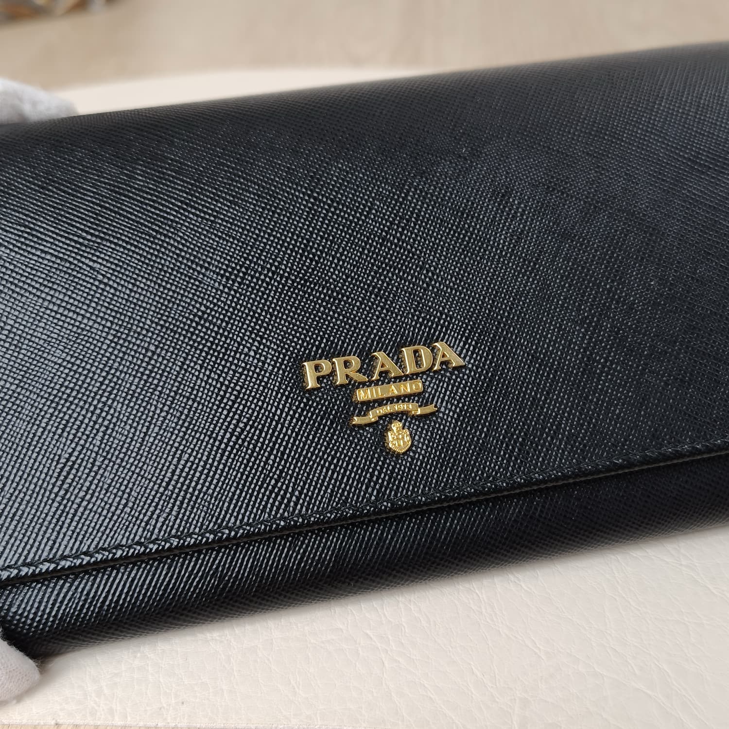 Prada Saffiano Wallet on Chain — Μαύρο Πορτοφόλι-Τσαντάκι με Χρυσή Αλυσίδα — φωτογραφία 5