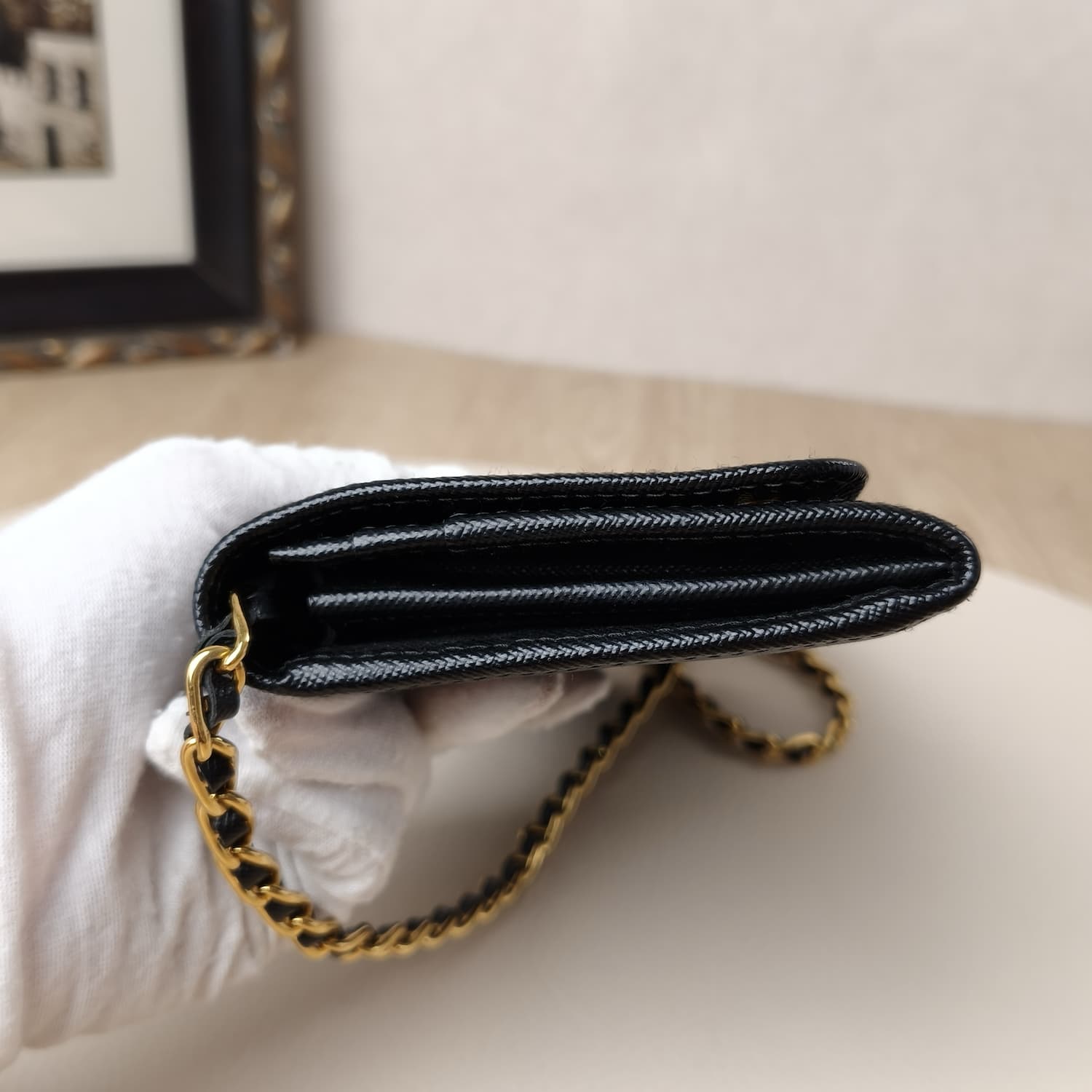 Prada Saffiano Wallet on Chain — Μαύρο Πορτοφόλι-Τσαντάκι με Χρυσή Αλυσίδα — φωτογραφία 9