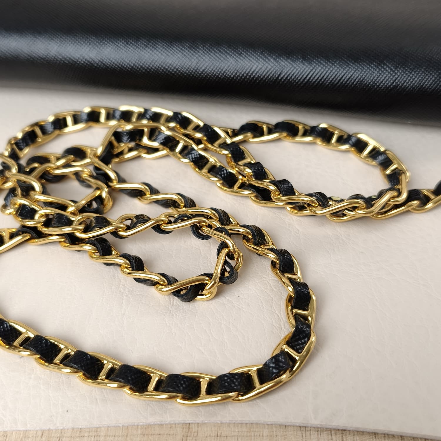 Prada Saffiano Wallet on Chain — Μαύρο Πορτοφόλι-Τσαντάκι με Χρυσή Αλυσίδα — φωτογραφία 15