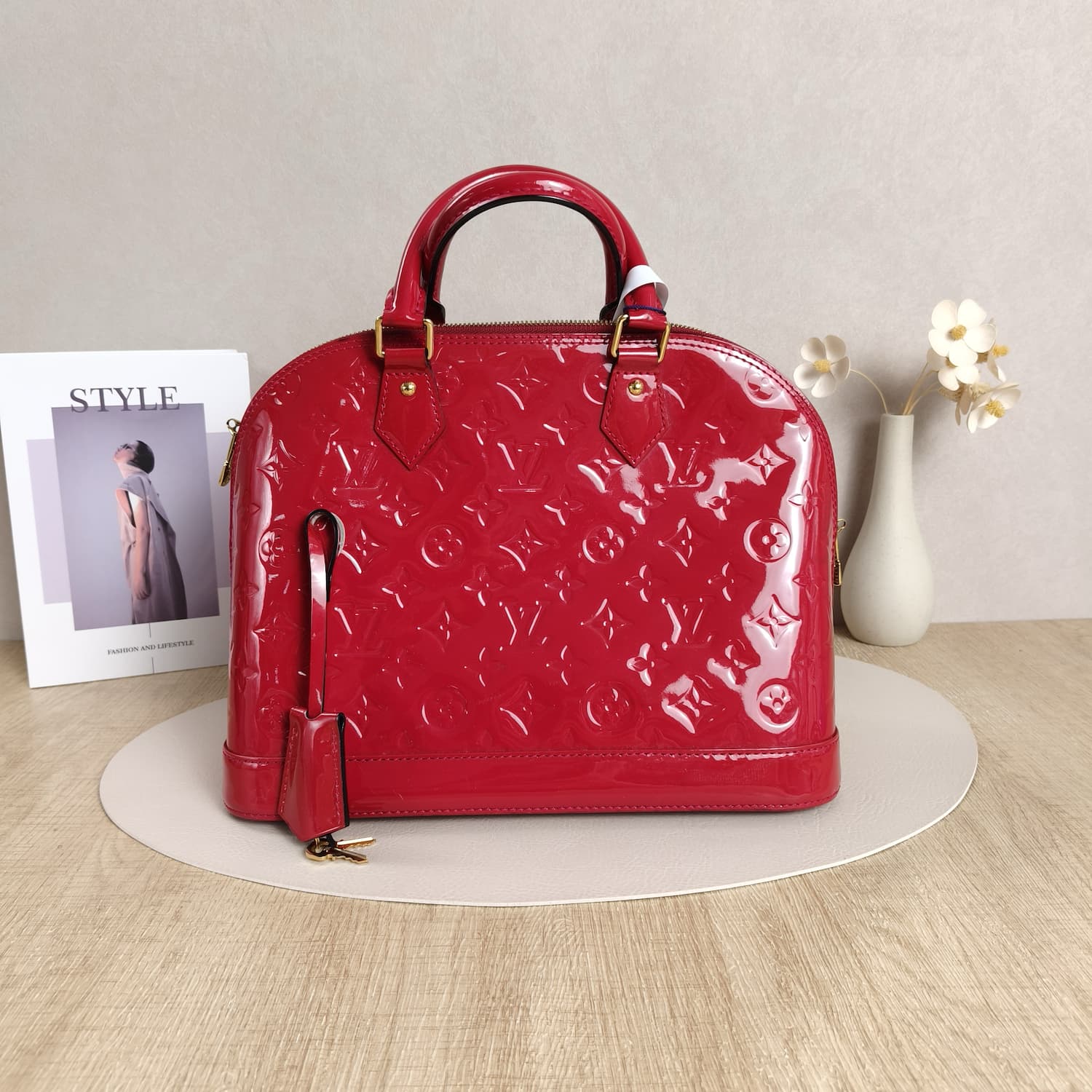 Louis Vuitton Alma PM Monogram Vernis — Κόκκινη Λουστρίνι Τσάντα — φωτογραφία 3
