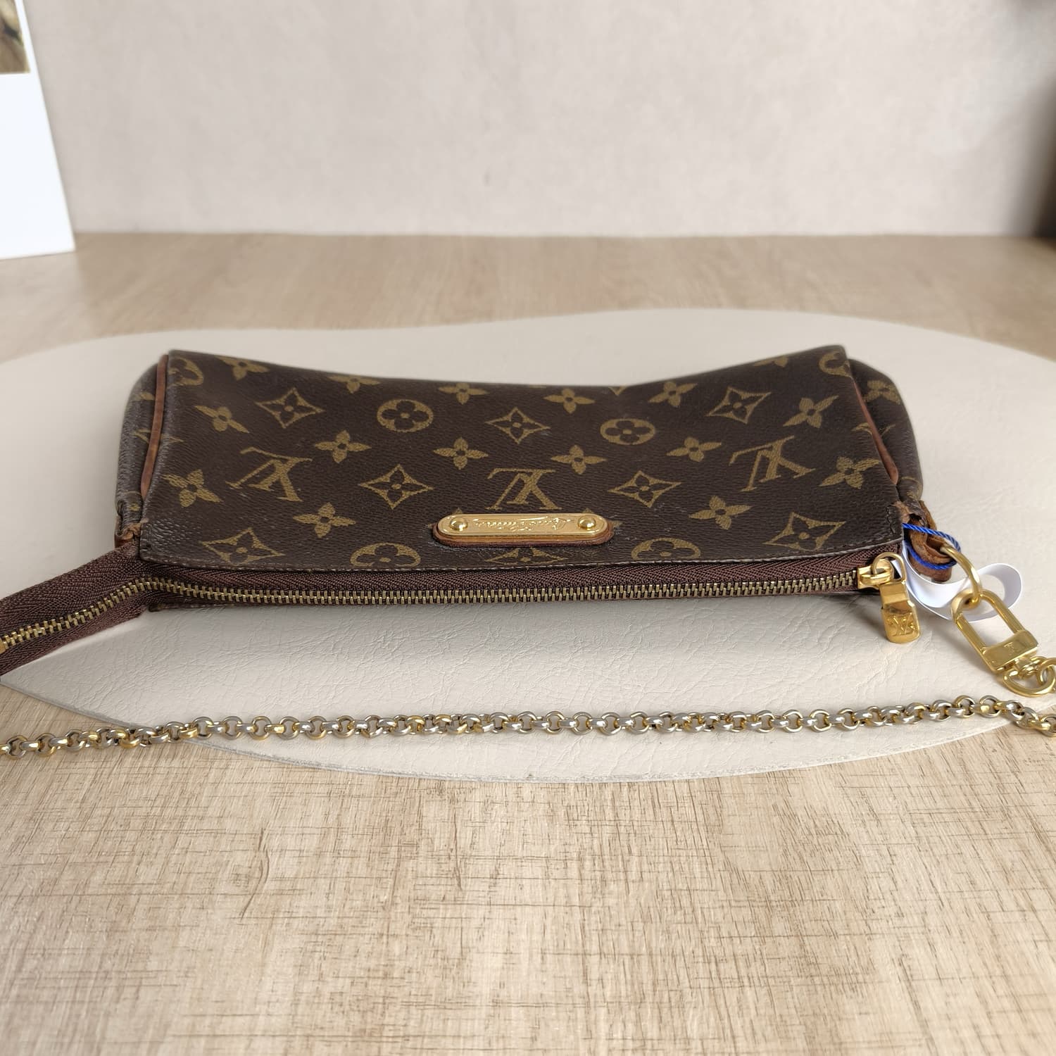 Louis Vuitton Eva Clutch Monogram — Τσαντάκι Ώμου με Χρυσή Αλυσίδα — φωτογραφία 5