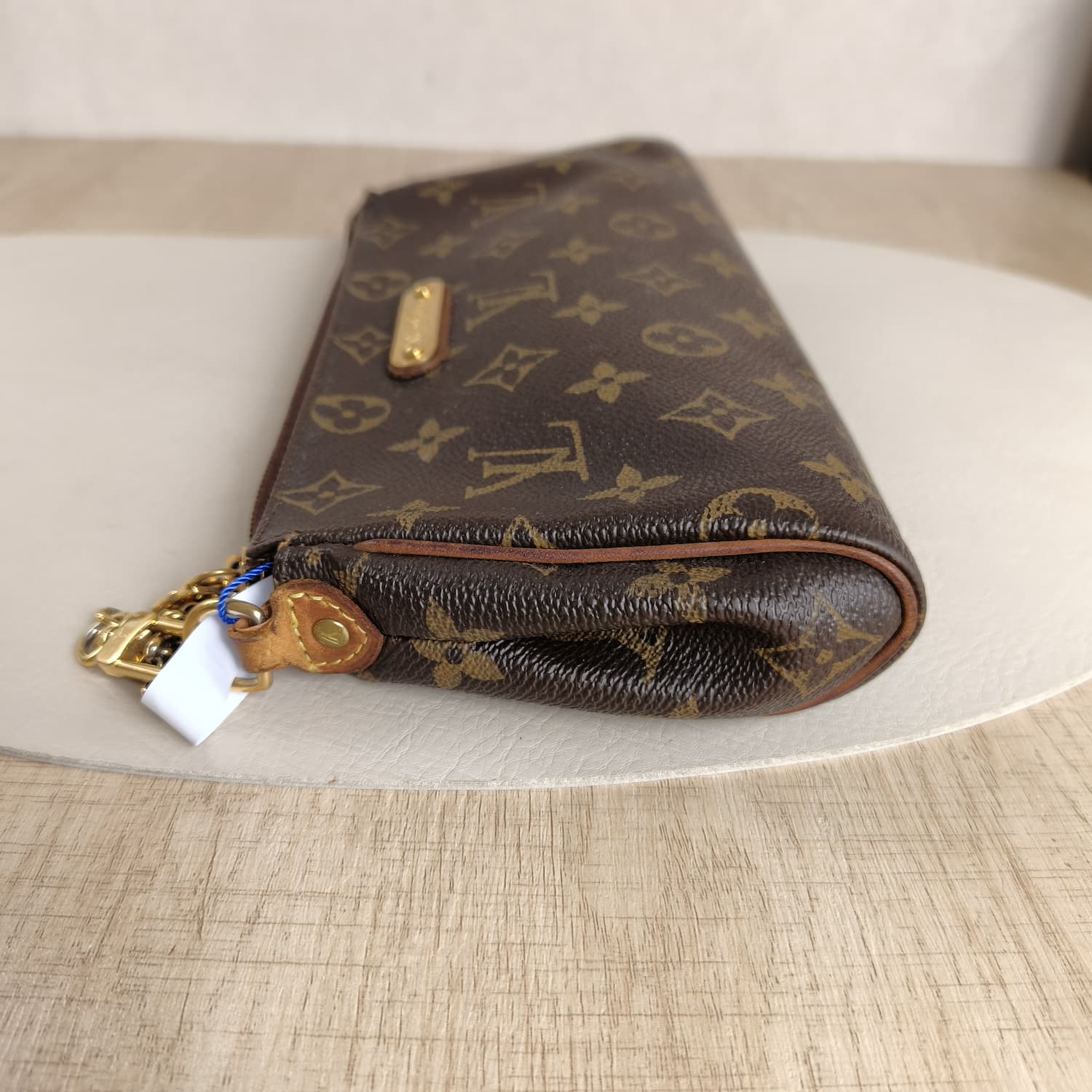Louis Vuitton Eva Clutch Monogram — Τσαντάκι Ώμου με Χρυσή Αλυσίδα — φωτογραφία 6