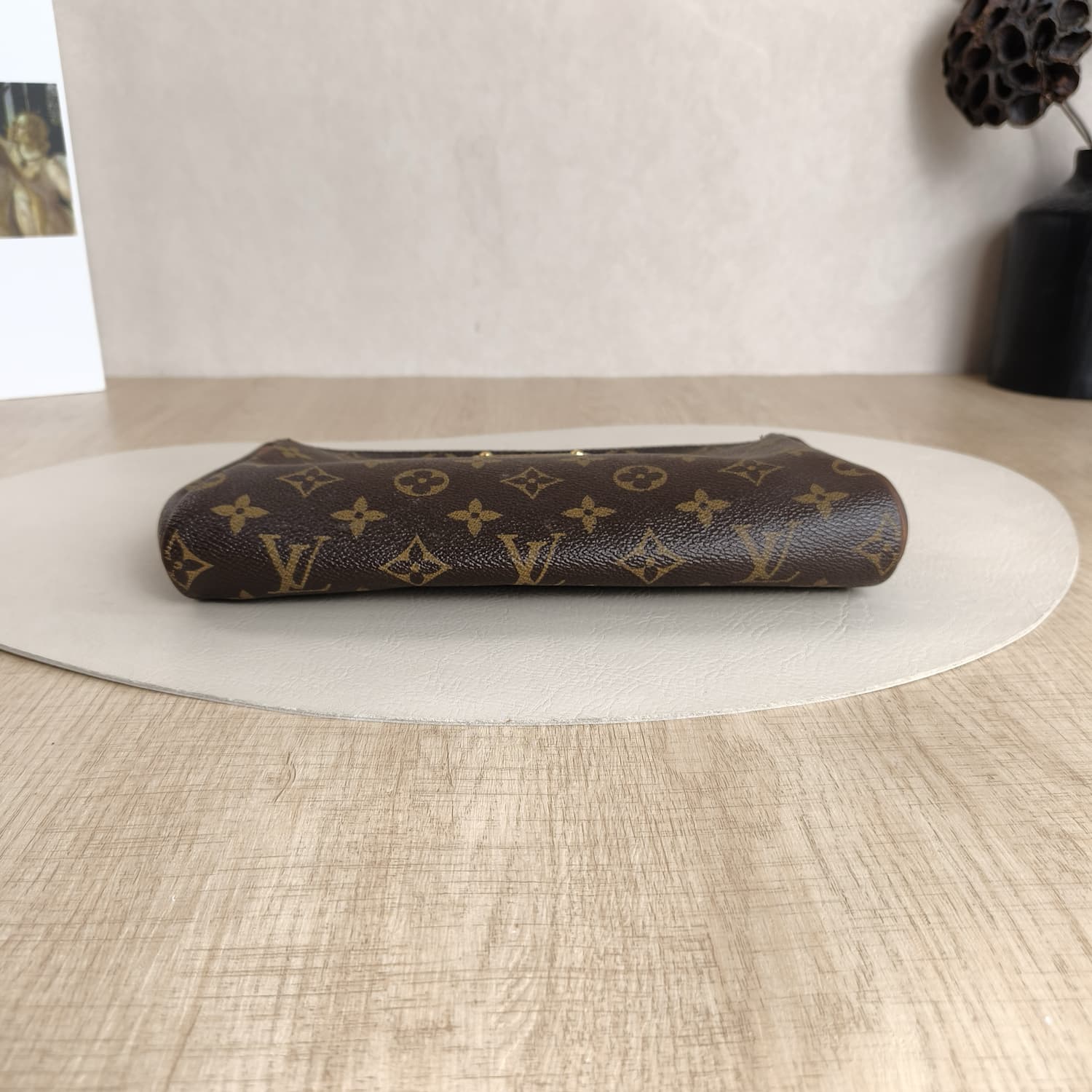 Louis Vuitton Eva Clutch Monogram — Τσαντάκι Ώμου με Χρυσή Αλυσίδα — φωτογραφία 7