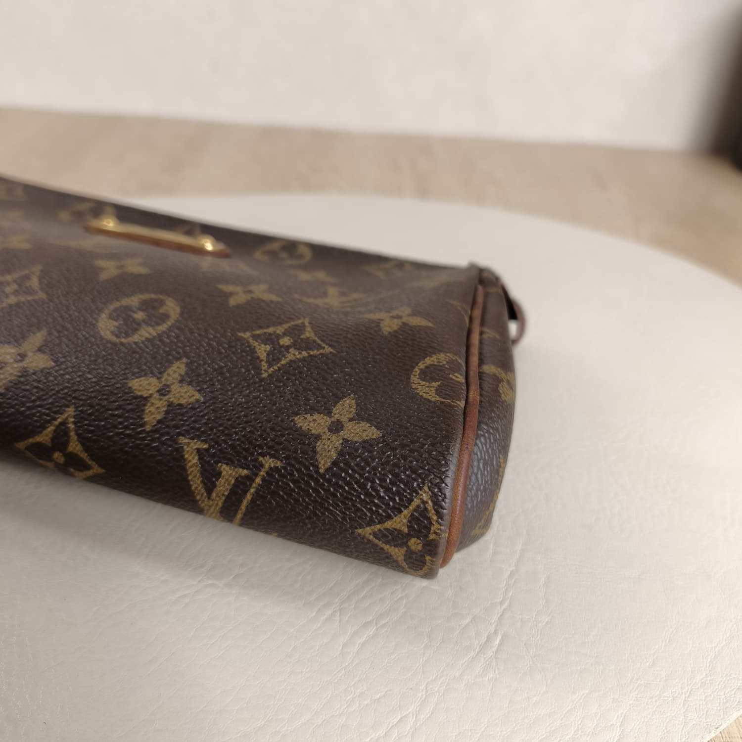 Louis Vuitton Eva Clutch Monogram — Τσαντάκι Ώμου με Χρυσή Αλυσίδα — φωτογραφία 8