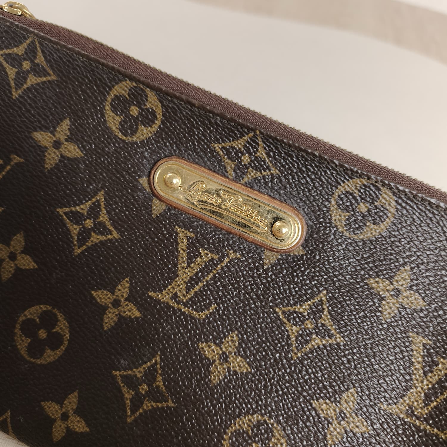 Louis Vuitton Eva Clutch Monogram — Τσαντάκι Ώμου με Χρυσή Αλυσίδα — φωτογραφία 12