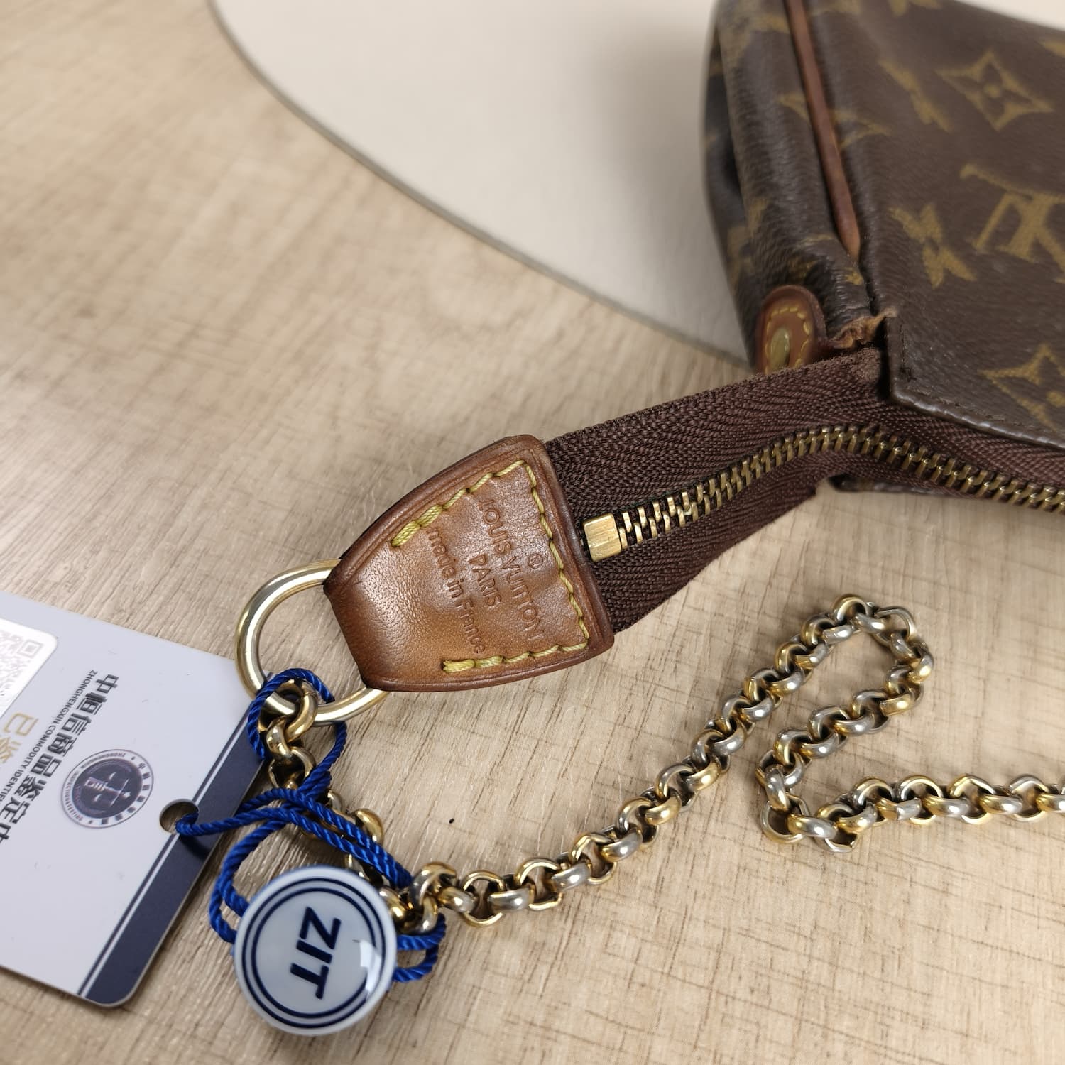 Louis Vuitton Eva Clutch Monogram — Τσαντάκι Ώμου με Χρυσή Αλυσίδα — φωτογραφία 14