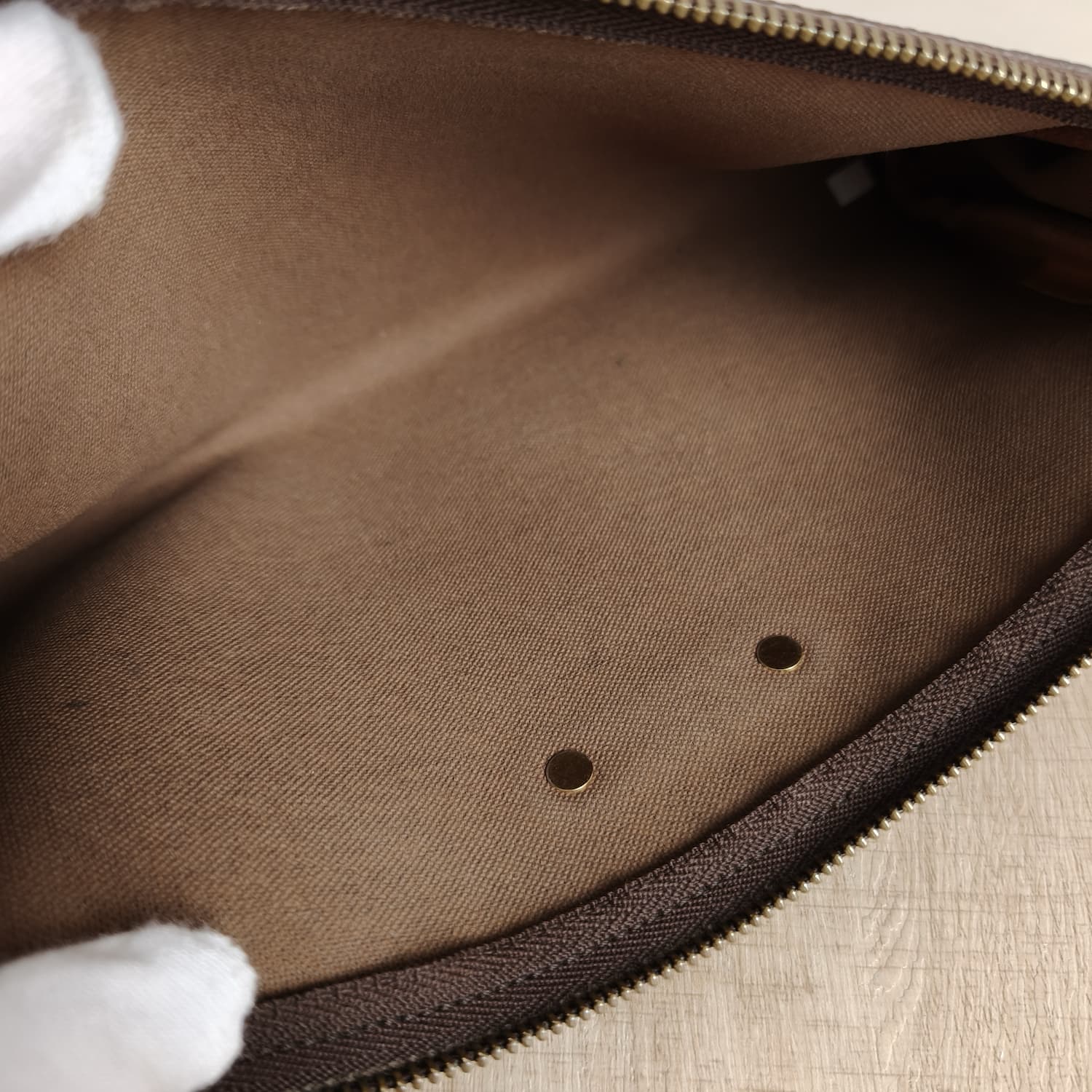 Louis Vuitton Eva Clutch Monogram — Τσαντάκι Ώμου με Χρυσή Αλυσίδα — φωτογραφία 16