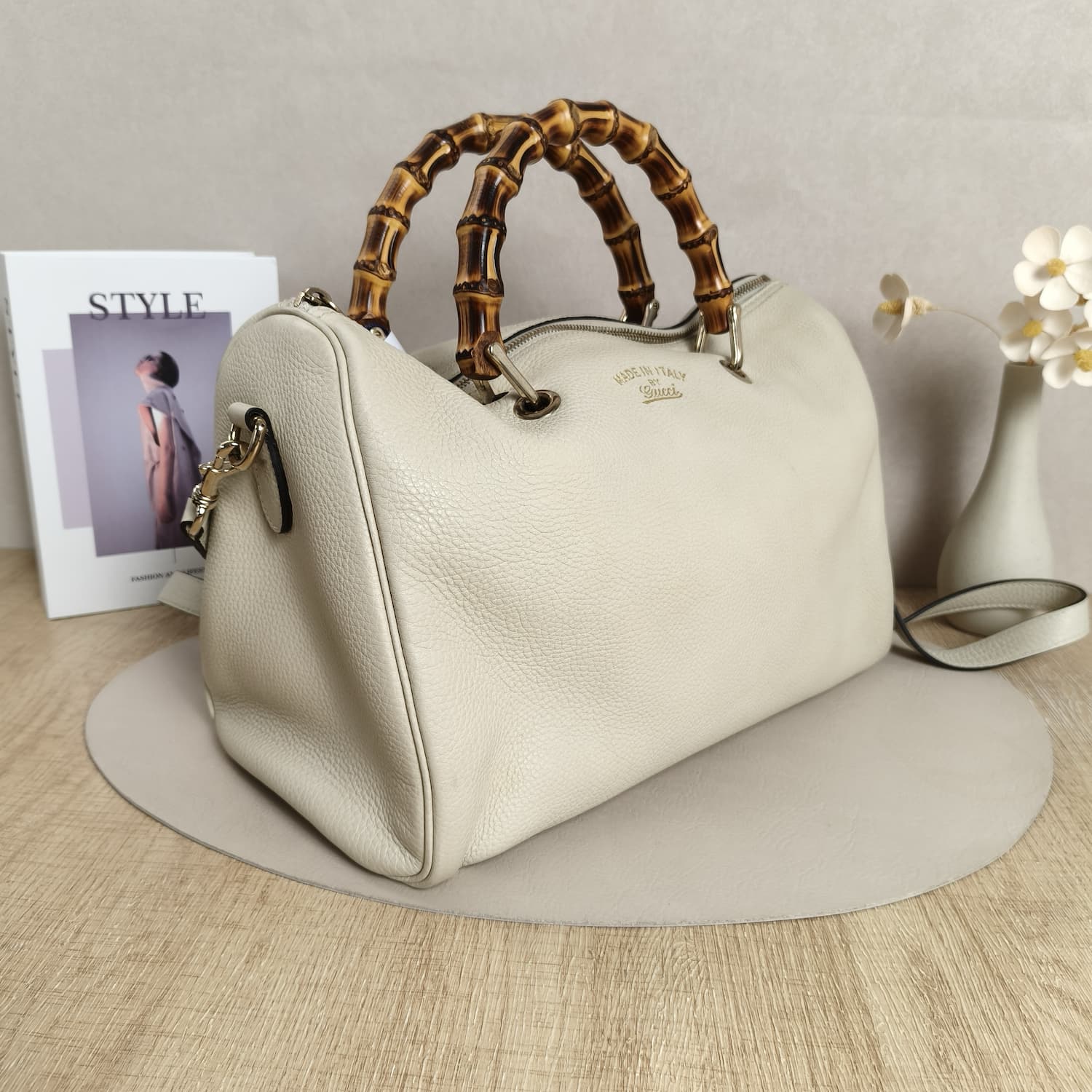 Gucci Bamboo Δερμάτινη Boston Bag — Ιβουάρ με Χερούλια Μπαμπού — φωτογραφία 2