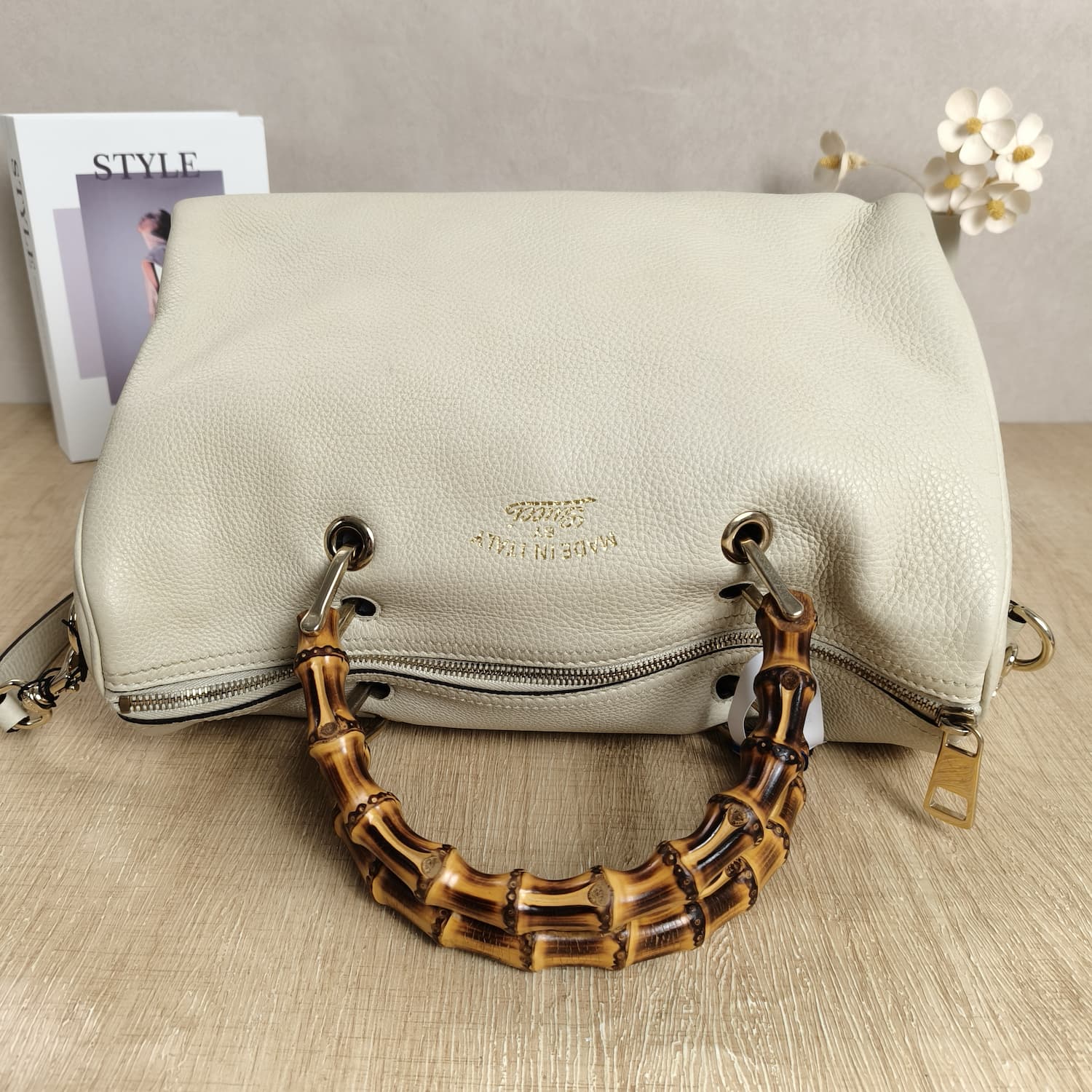 Gucci Bamboo Δερμάτινη Boston Bag — Ιβουάρ με Χερούλια Μπαμπού — φωτογραφία 4
