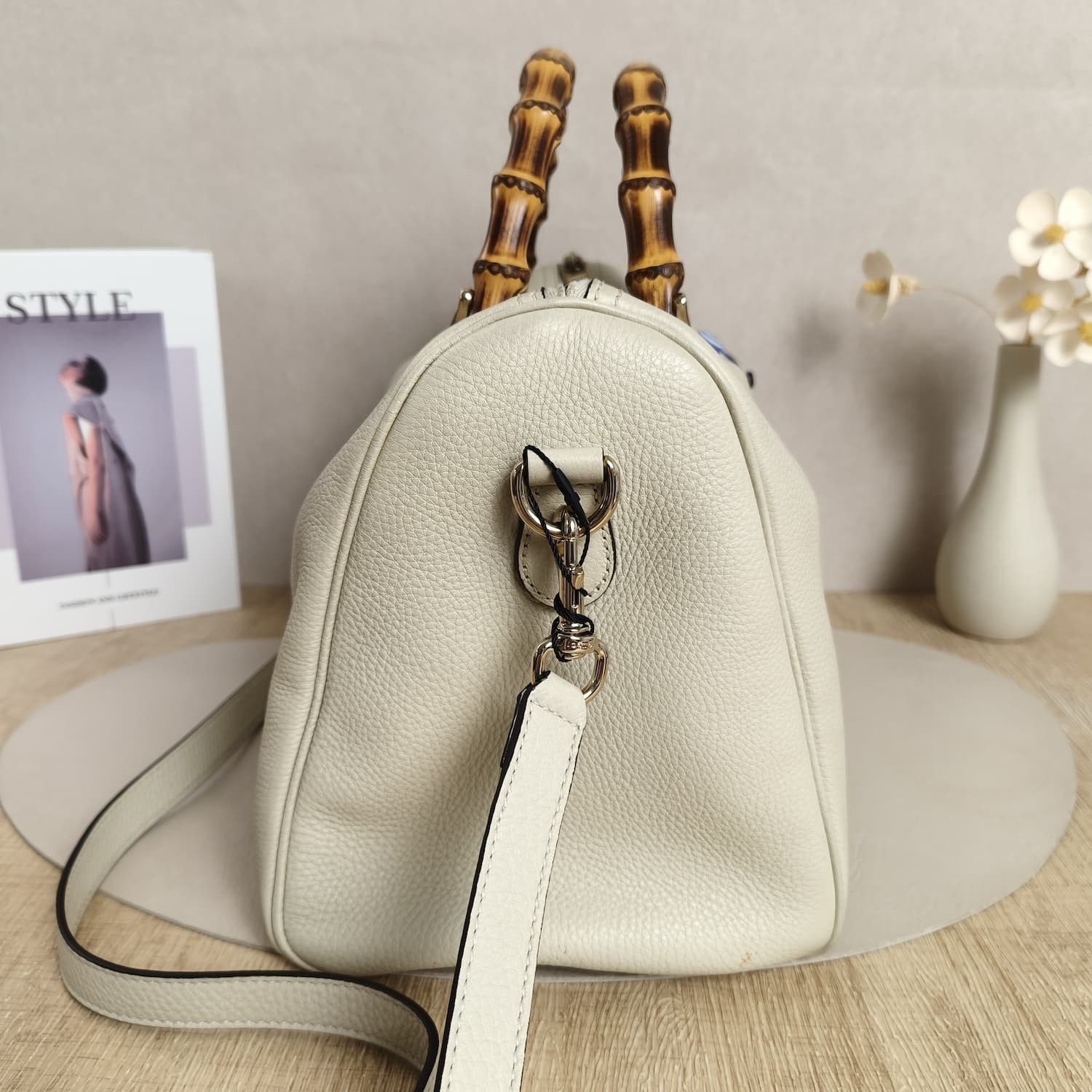 Gucci Bamboo Δερμάτινη Boston Bag — Ιβουάρ με Χερούλια Μπαμπού — φωτογραφία 5