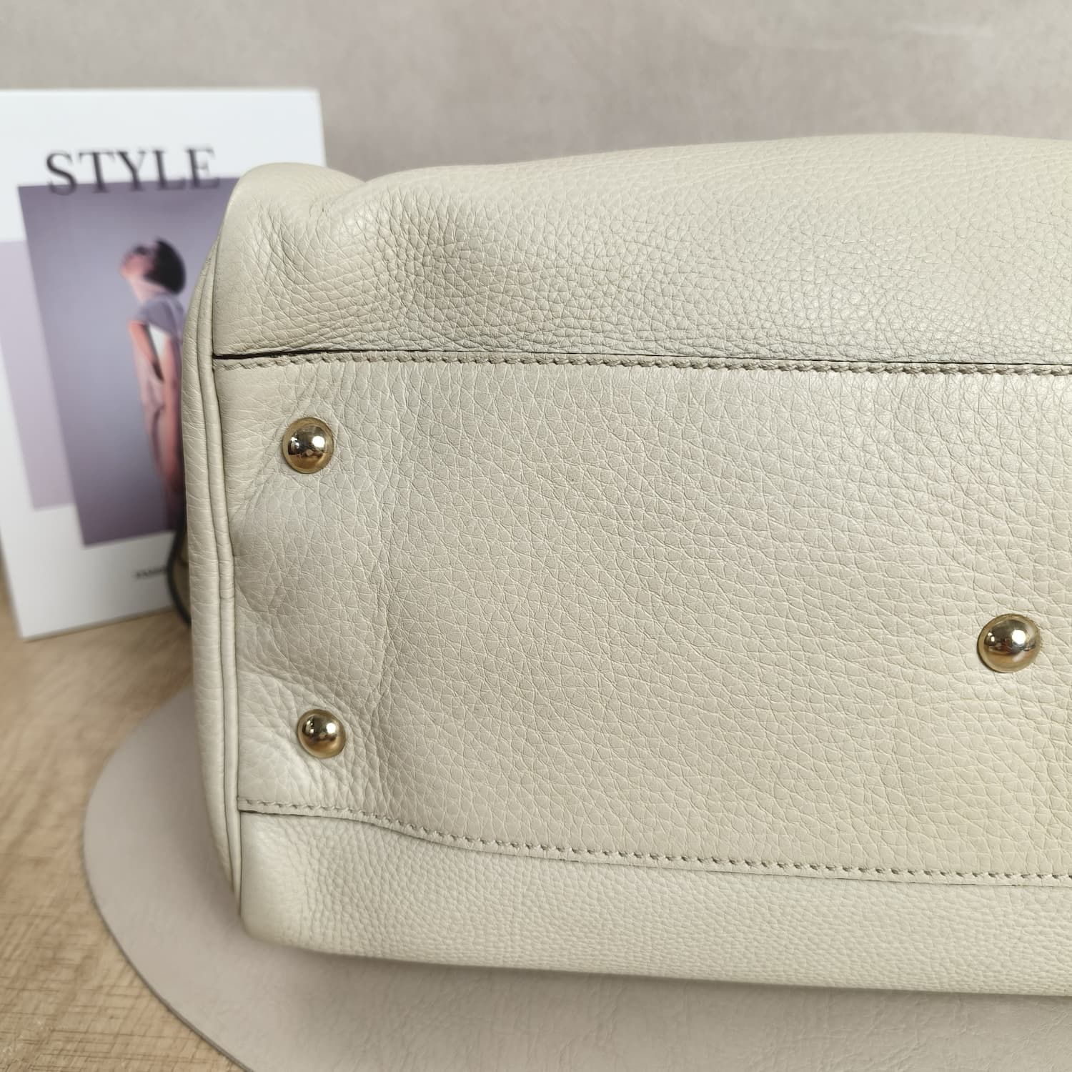 Gucci Bamboo Δερμάτινη Boston Bag — Ιβουάρ με Χερούλια Μπαμπού — φωτογραφία 9